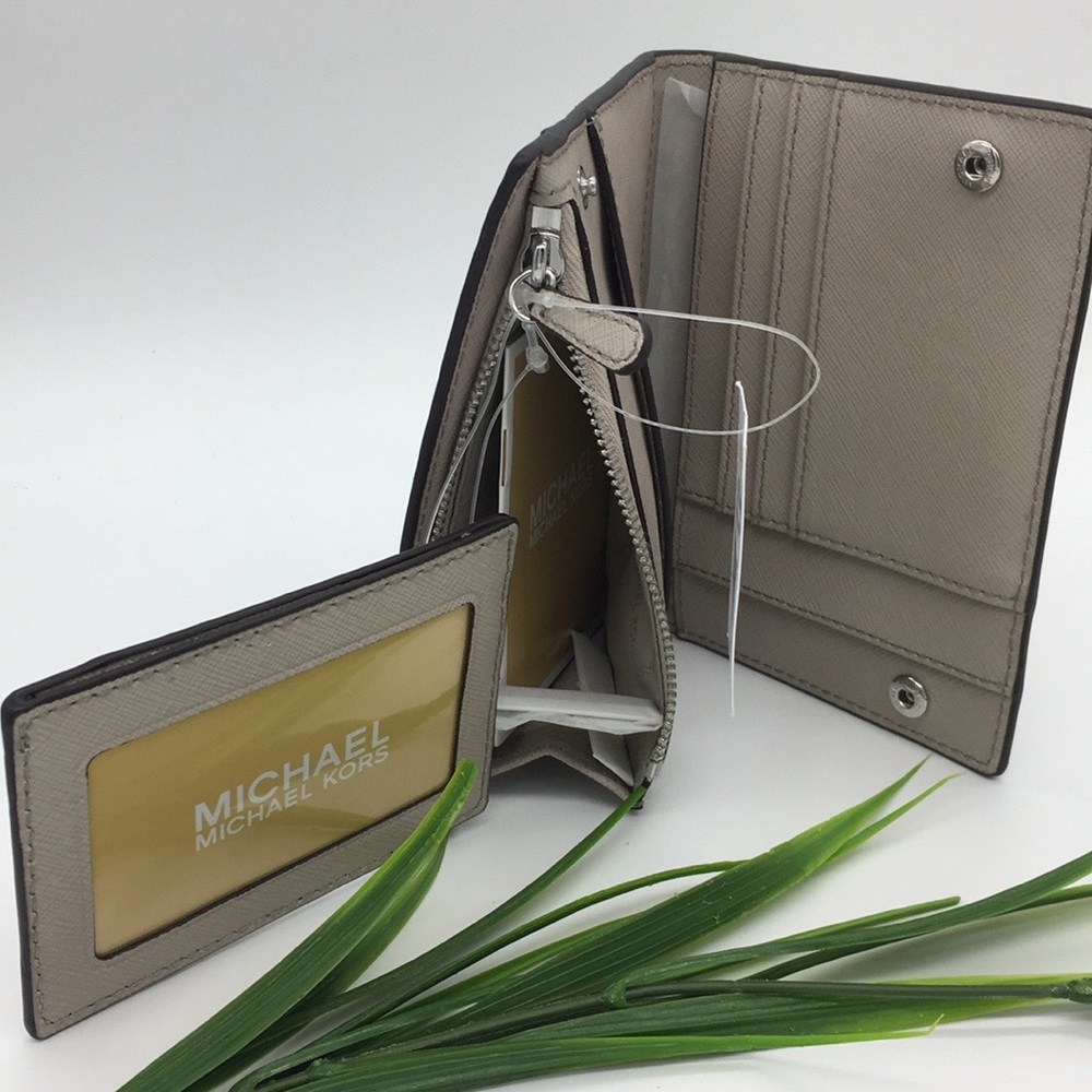 Michael Kors Jet Set Travel MD Card CSE Carryall - Picture 7 of 8